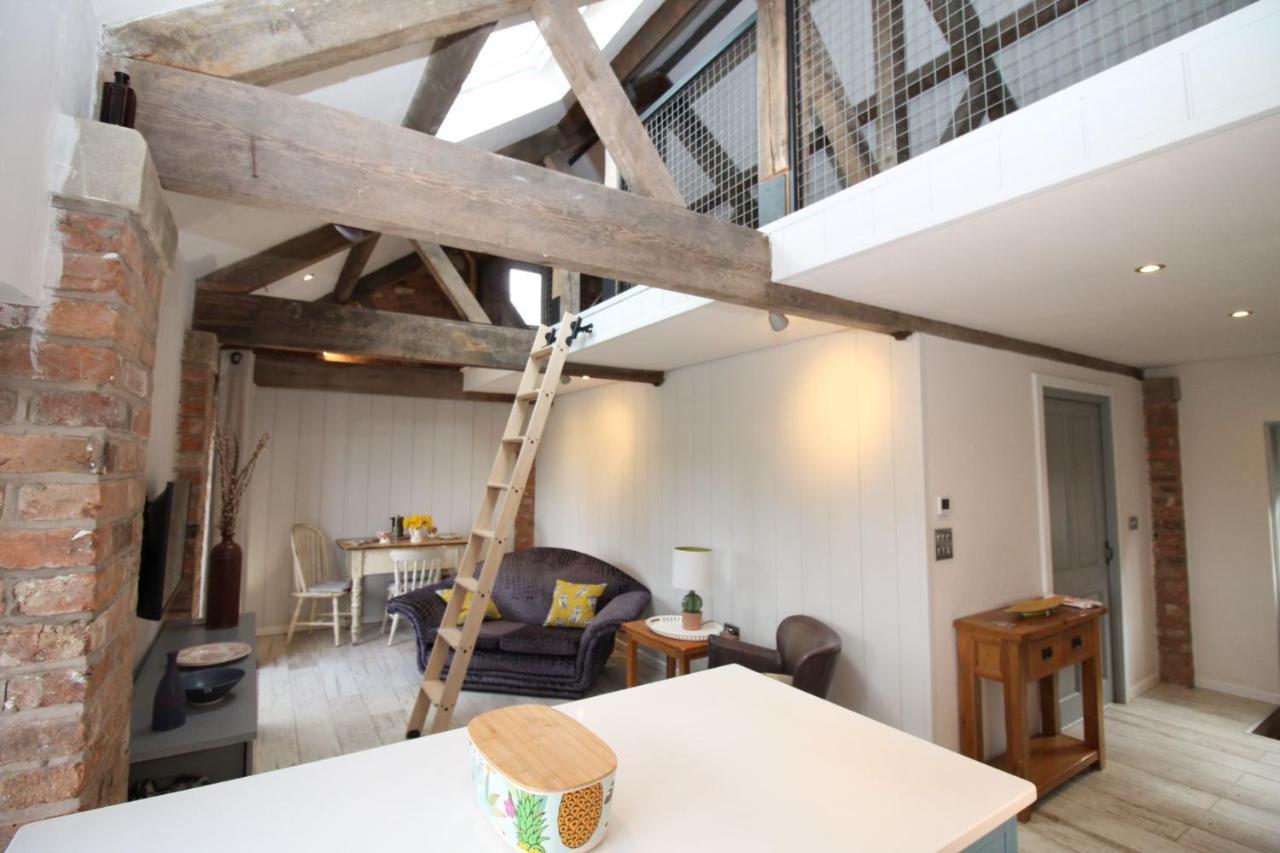 The Hayloft - Cheshire Villa Crewe Exterior photo