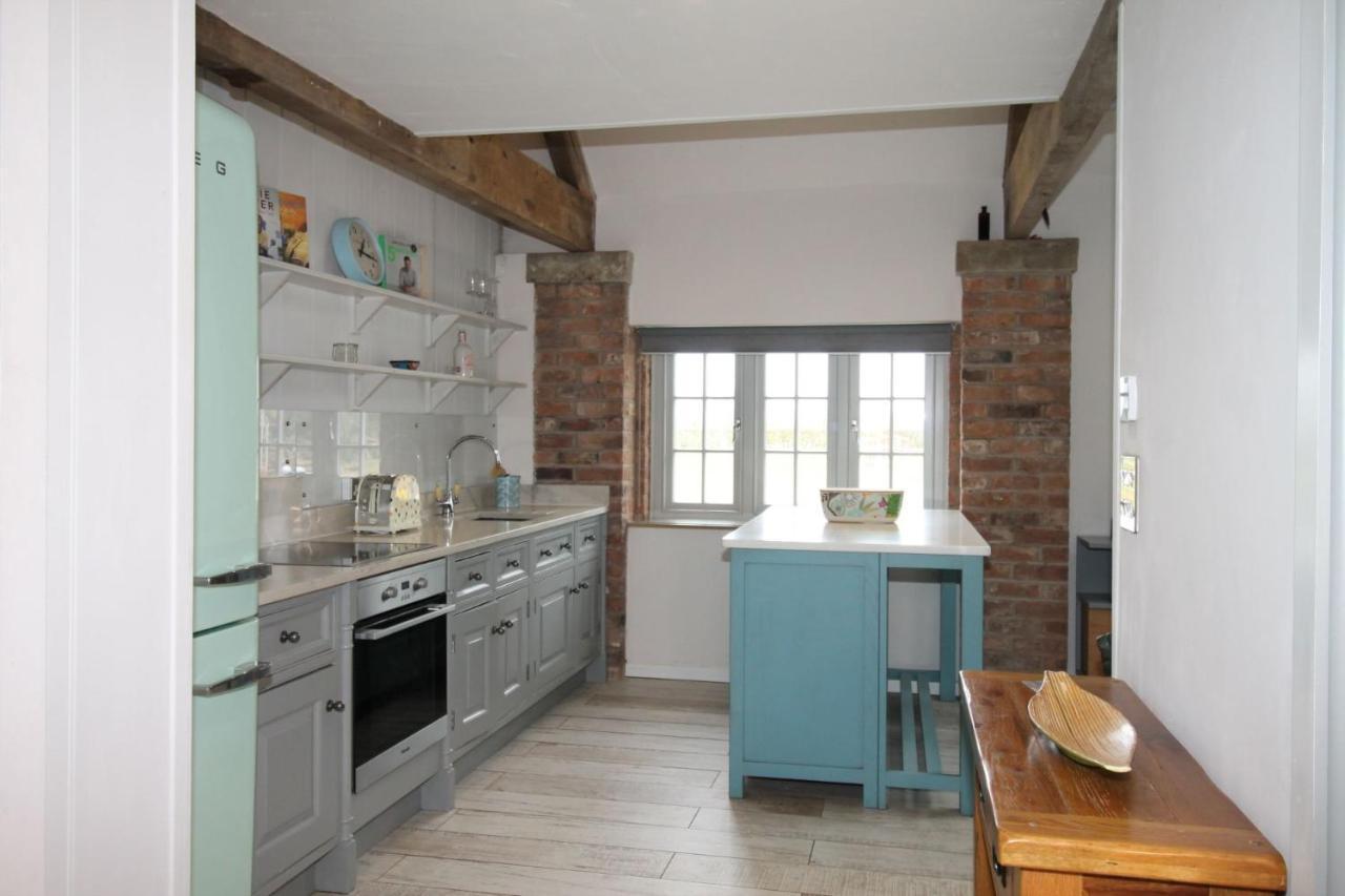 The Hayloft - Cheshire Villa Crewe Exterior photo