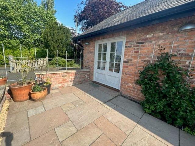 The Hayloft - Cheshire Villa Crewe Exterior photo